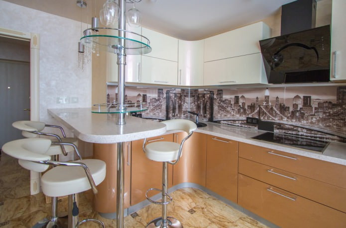 Piccolo bancone bar in cucina
