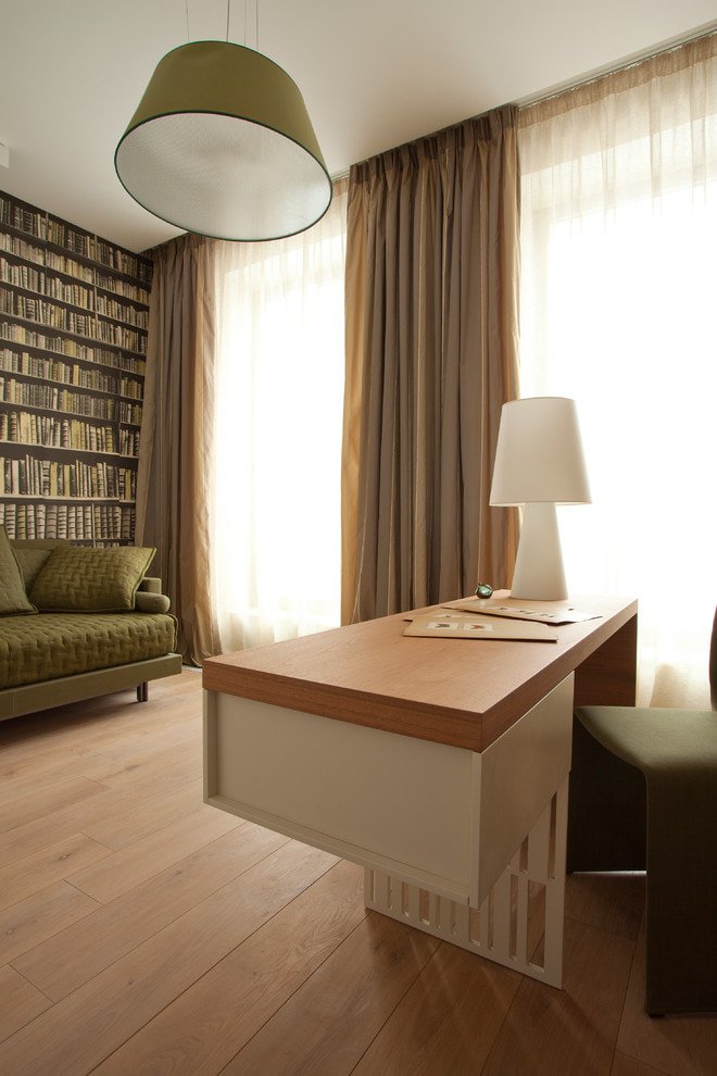 Decorazione con carta da parati fotografica che espande lo spazio con librerie