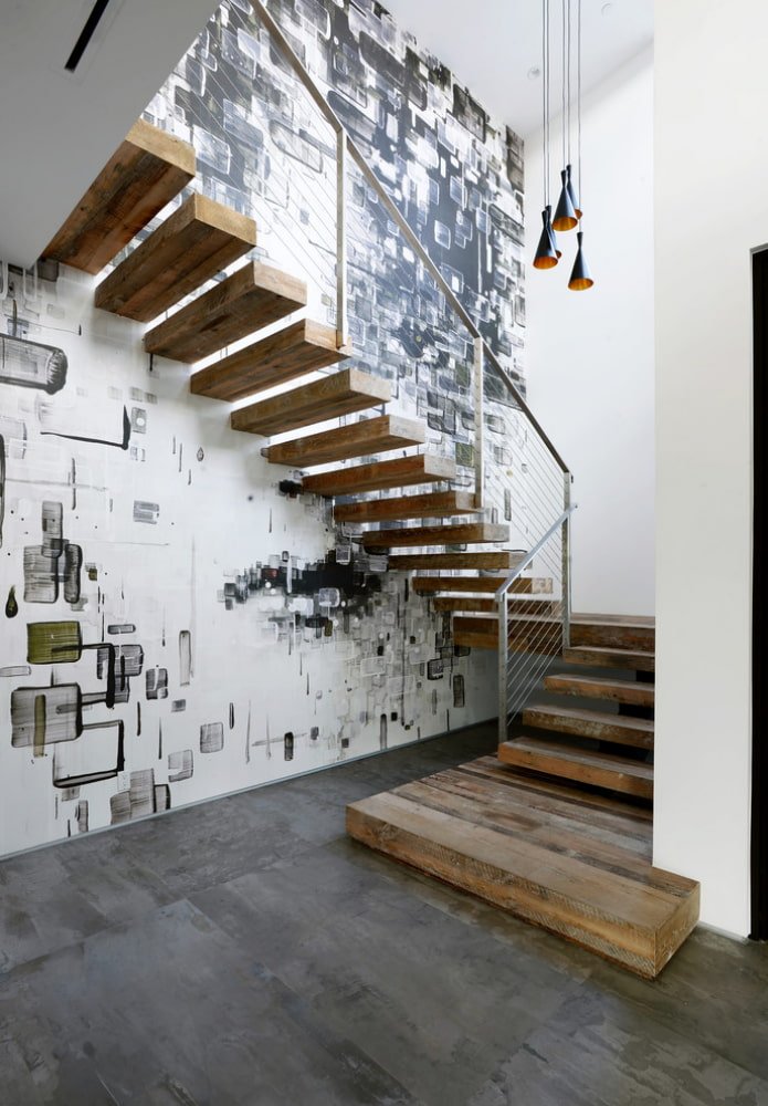 decorazione della parete lungo le scale
