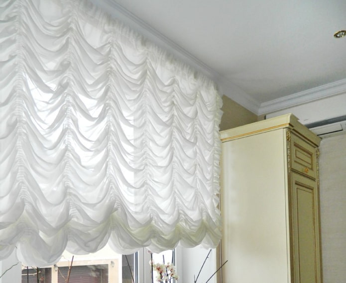 tende a tenda bianche all'interno