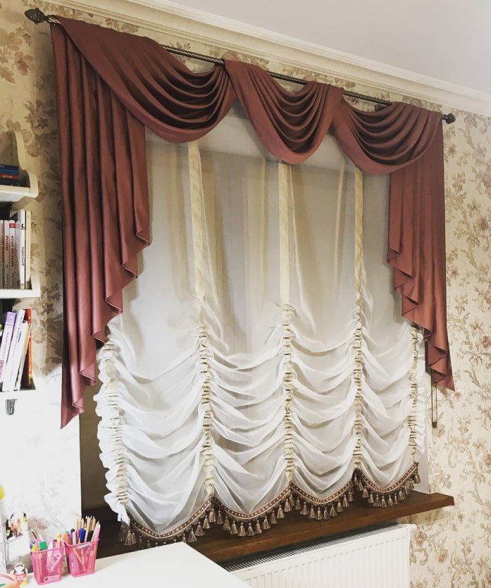 tende da sole decorate con nappe