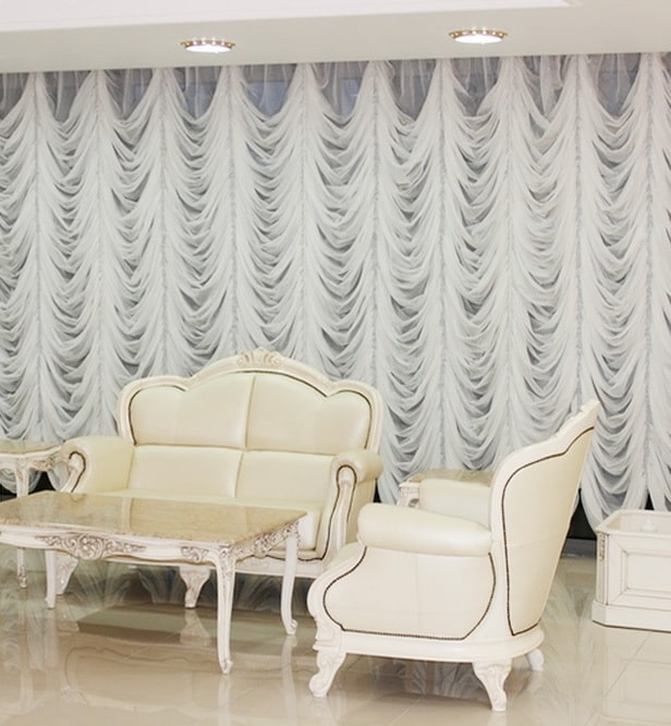 tende a tenda bianche all'interno