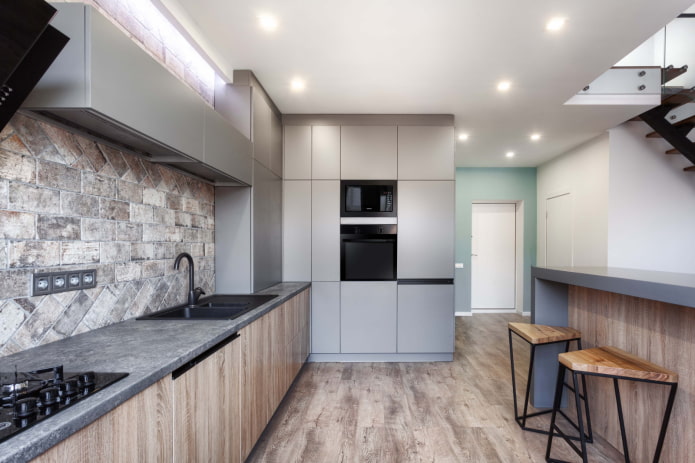 cucina con mobili alti