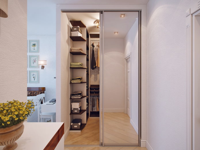 camerino nel corridoio