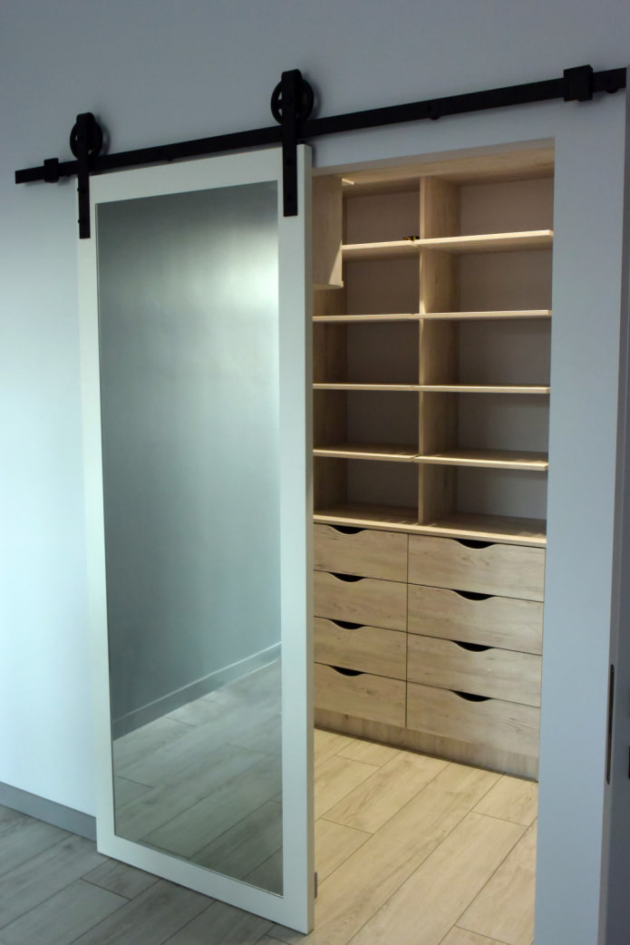 porta a battente per lo spogliatoio