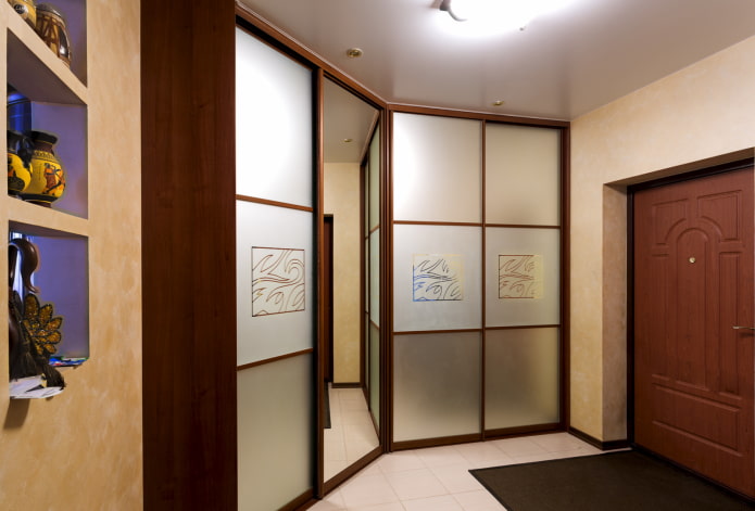 design dello spogliatoio nell'interno del corridoio