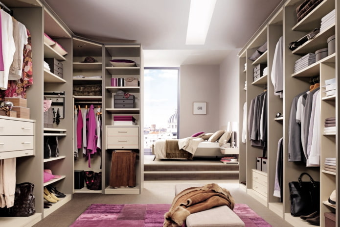 cabina armadio passante nell'interno della camera da letto
