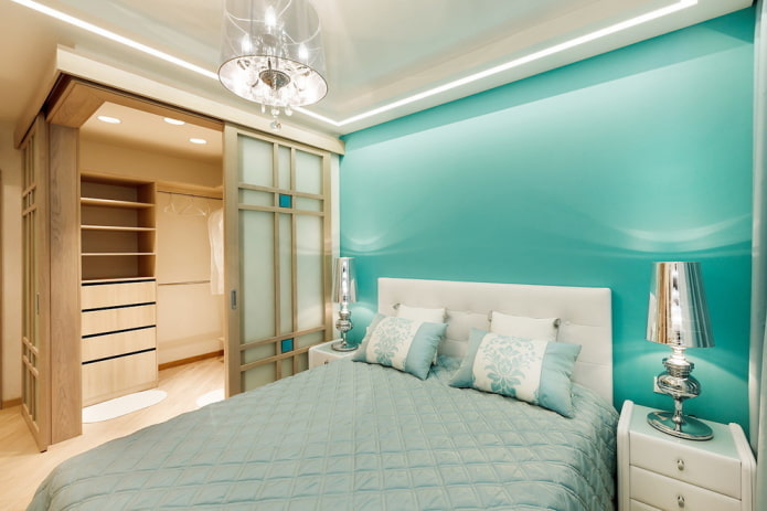 armadio ad angolo nell'interno della camera da letto