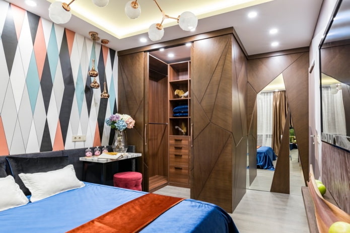 armadio ad angolo nell'interno della camera da letto