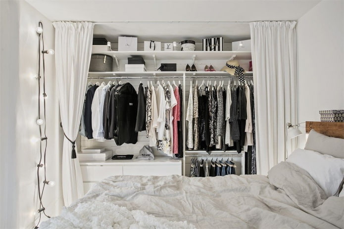 design dello spogliatoio nell'interno della camera da letto