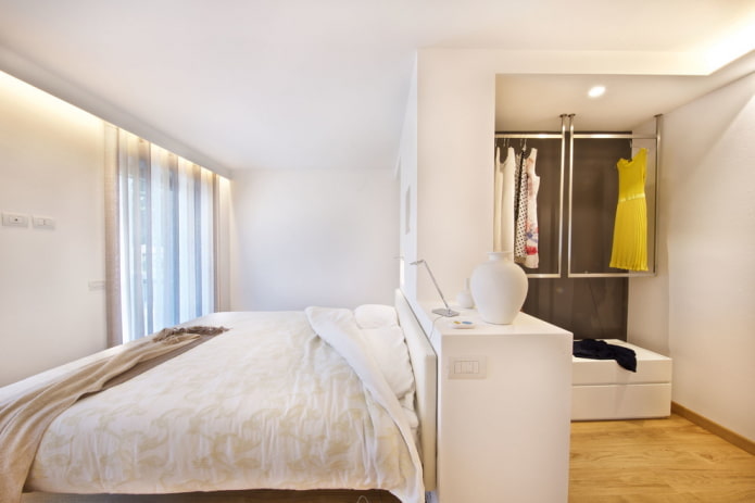 design dello spogliatoio nell'interno della camera da letto