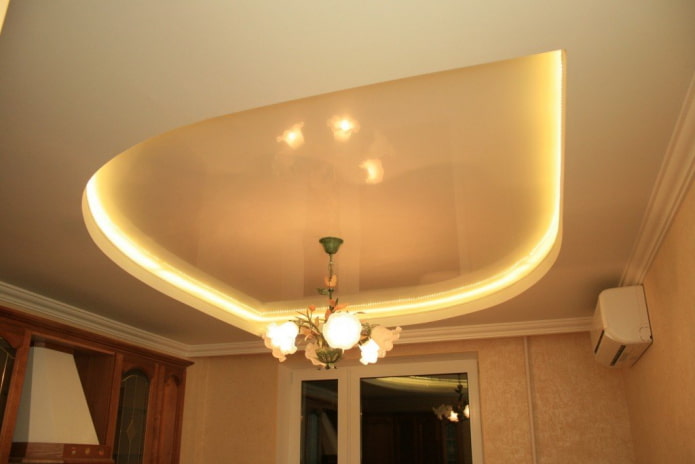 soffitto in cartongesso e teso con retroilluminazione