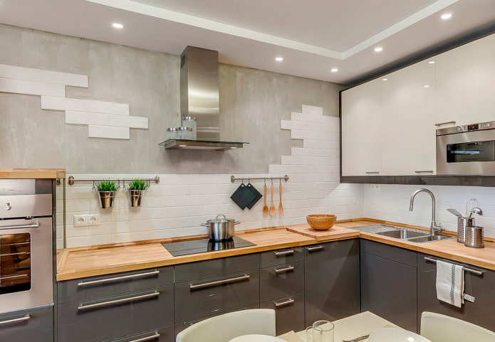 piastrelle in gesso nell'interno della cucina