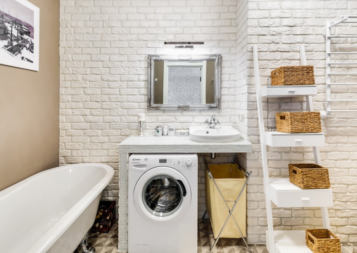 piastrelle in gesso all'interno del bagno