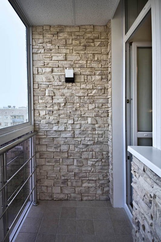 piastrelle di gesso all'interno del balcone