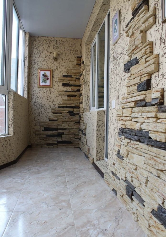 piastrelle di gesso all'interno del balcone
