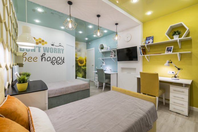 soffitto turchese e giallo nella cameretta dei bambini