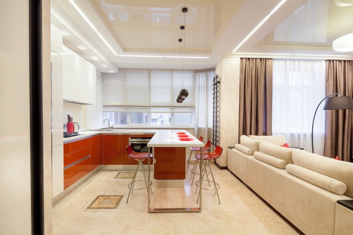 soffitto a due livelli in cucina-soggiorno