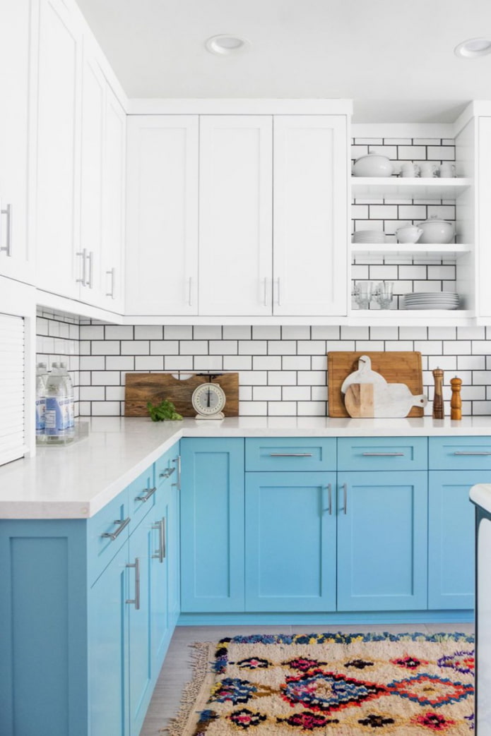 Cucina blu bicolore