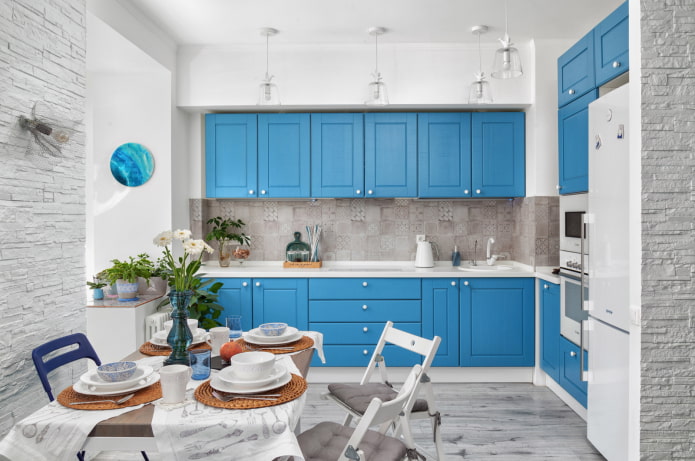 combinazione di bianco e blu negli interni