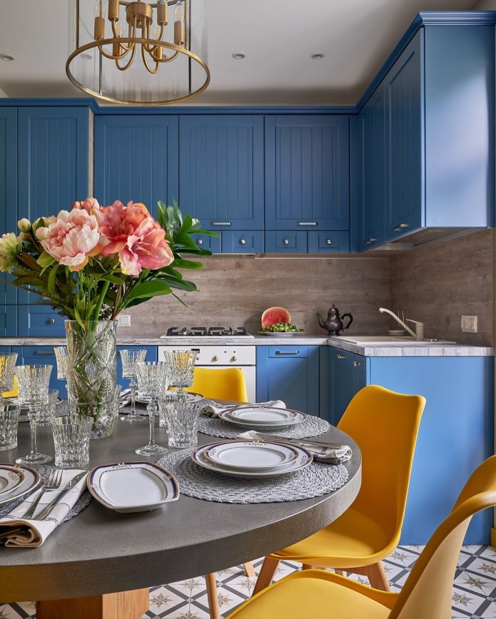 cucina gialla e blu