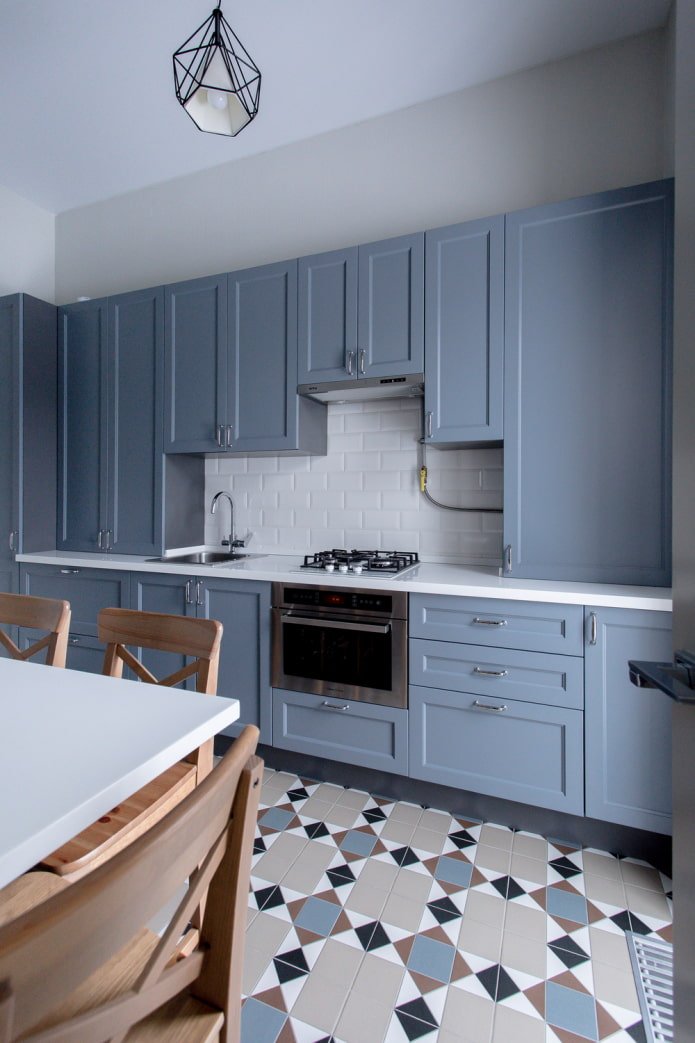 set da cucina grigio-blu