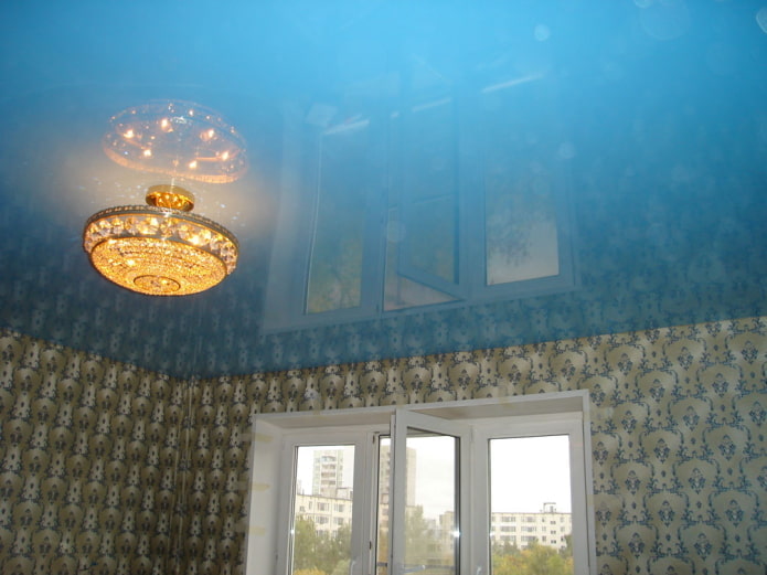 soffitto teso lucido di colore blu