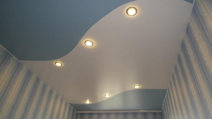 soffitto teso bianco e blu