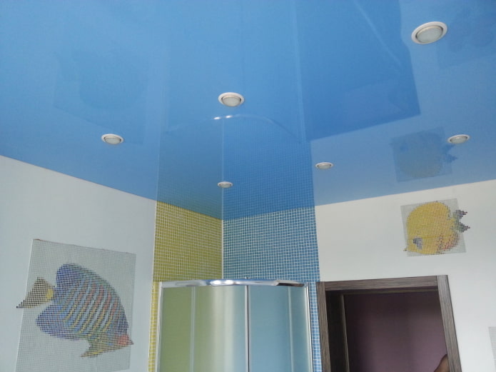 soffitto teso a un livello in blu