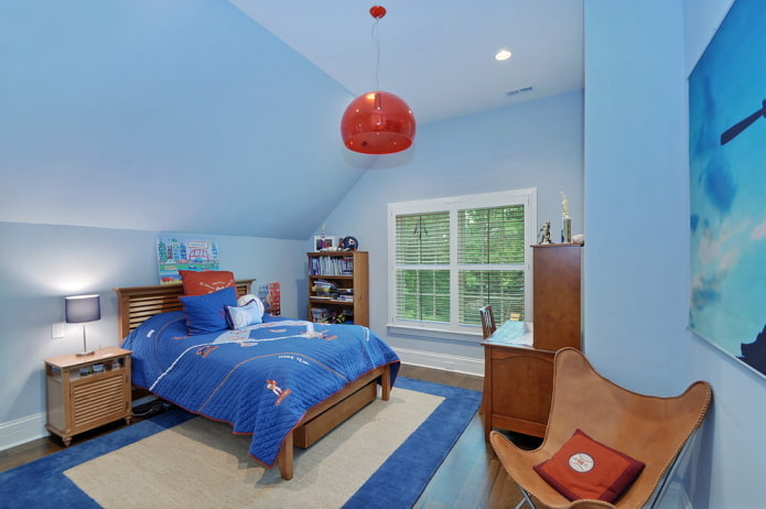 soffitto dipinto di blu