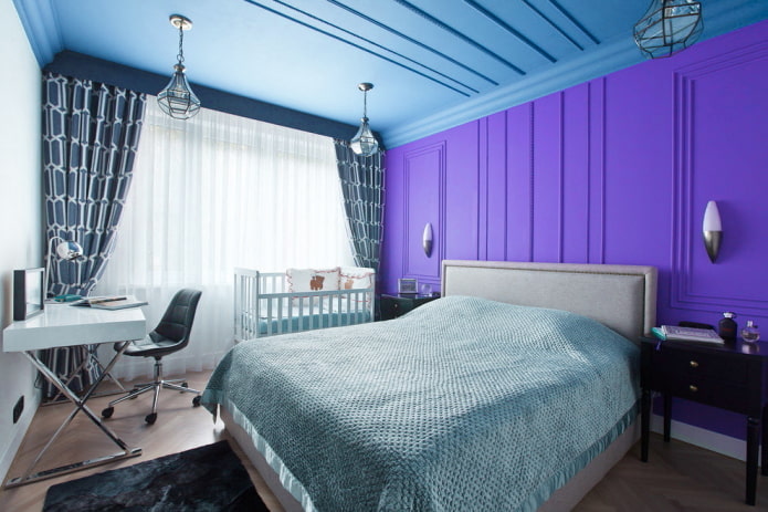 soffitto blu in combinazione con tende