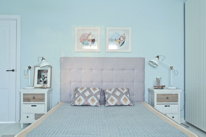 Colore blu negli interni della camera da letto