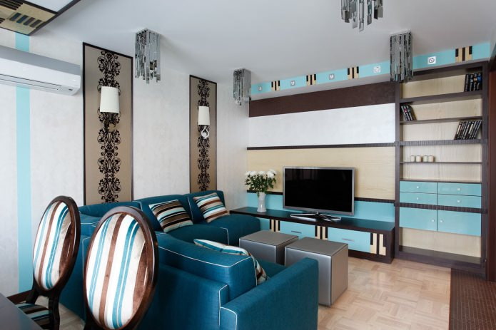 Interno del soggiorno marrone e blu