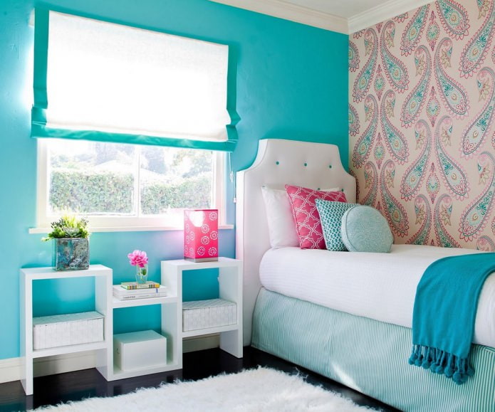 Interno rosa e blu di una cameretta per bambini