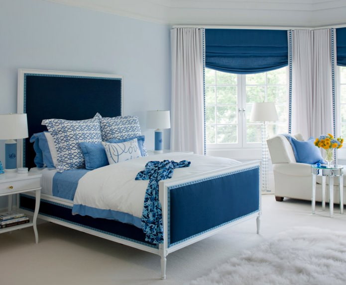 Interno della camera da letto blu e azzurro