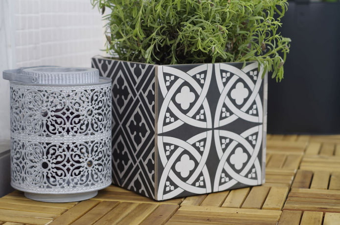 Vaso di fiori monocromatico