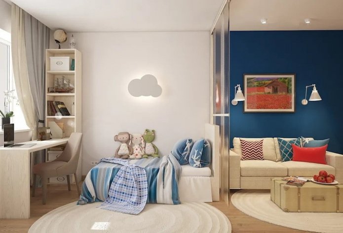 Cameretta vicino alla finestra con zona studio e letto matrimoniale