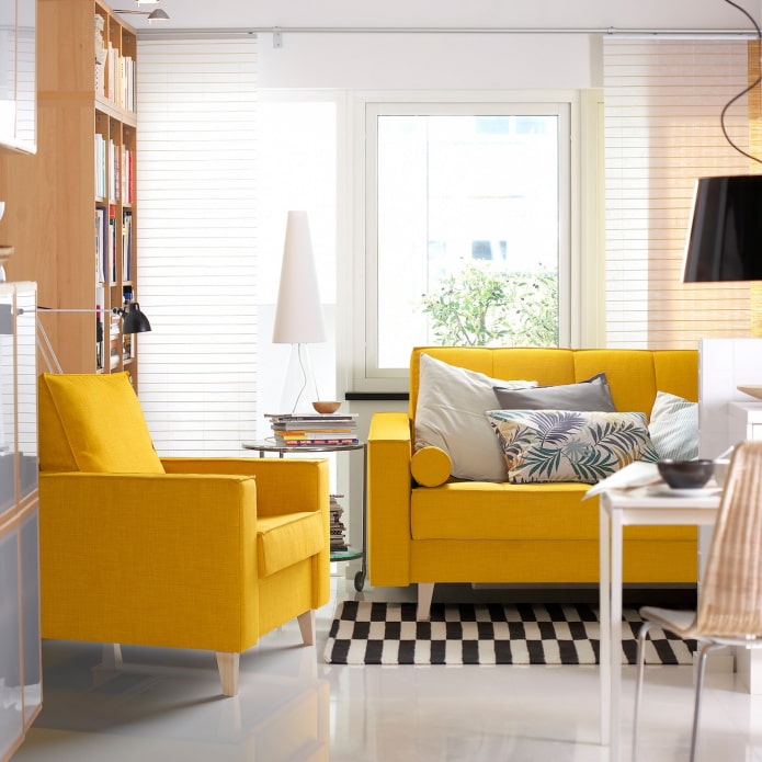 divano Ikea luminoso
