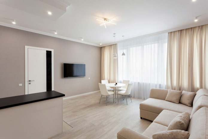 interno del soggiorno nei toni del bianco e del beige