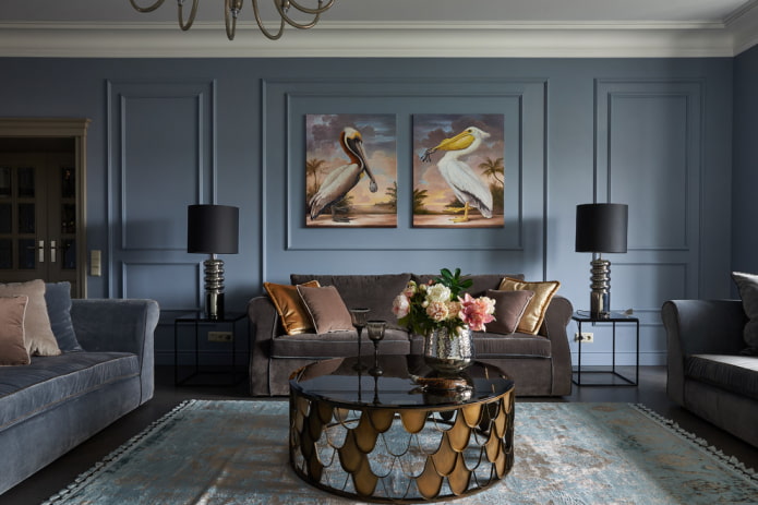 decorazioni e tessuti all'interno di un soggiorno blu