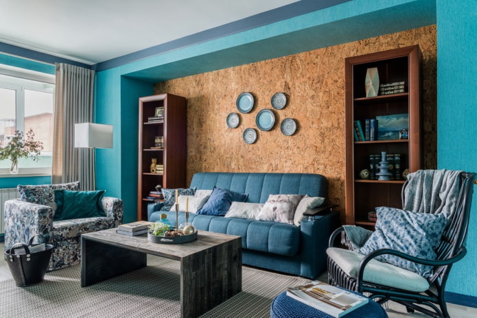 interno di un soggiorno marrone e blu