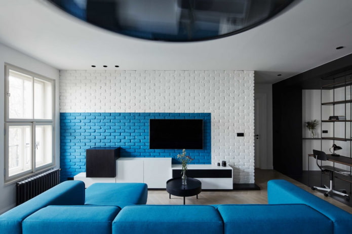interno di un soggiorno bianco e blu