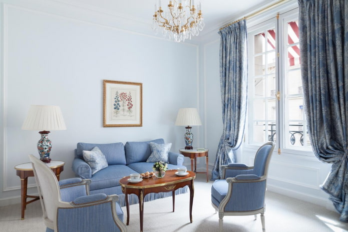soggiorno blu in stile classico