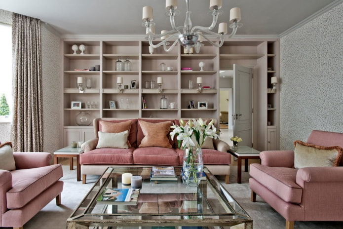 interno del soggiorno nei toni del grigio e del rosa