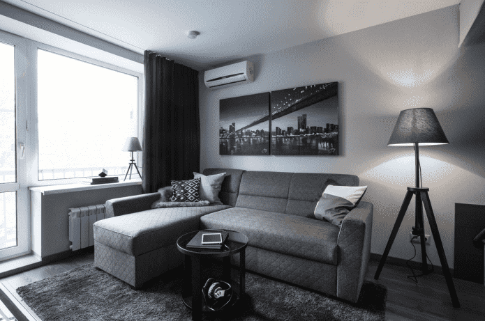 illuminazione e decorazioni all'interno di un soggiorno grigio