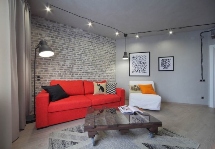 Soggiorno con illuminazione a soffitto