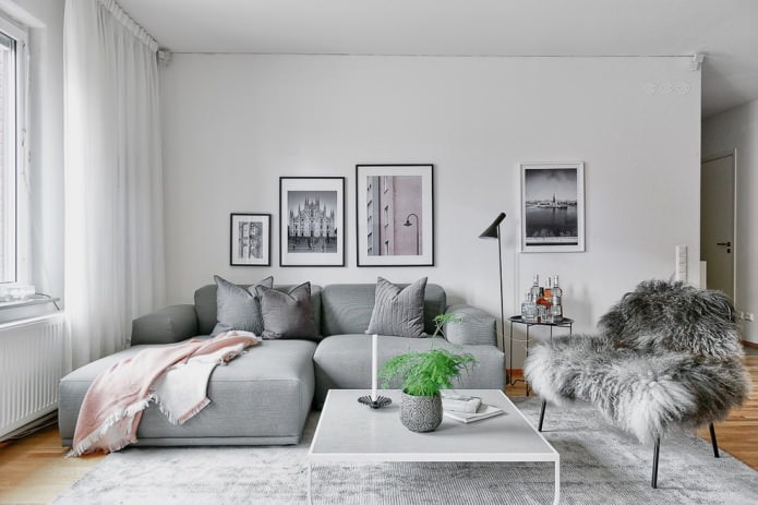 stanza luminosa in stile scandinavo