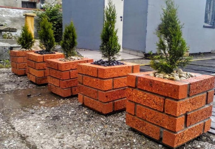 Vasi in mattoni