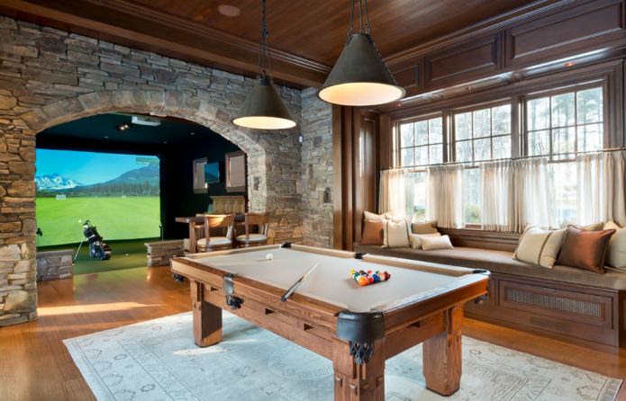 interno di una sala da biliardo in casa