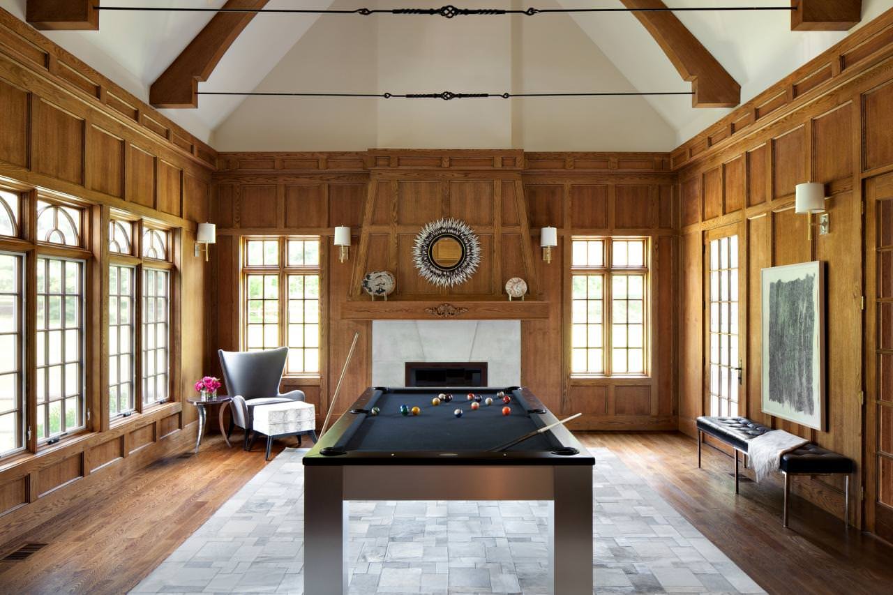 Interno di una sala da biliardo in casa
